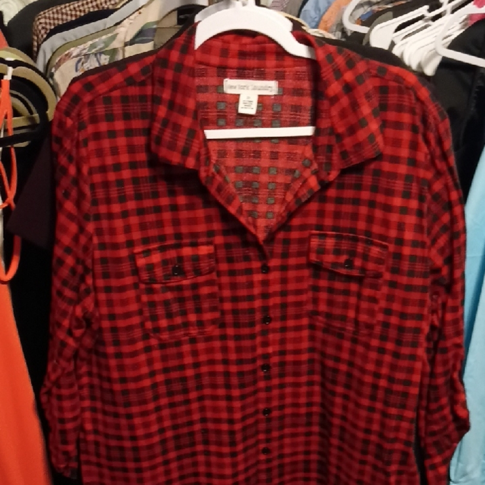 New York Laundry Red and Black Plaid Button-Down Shirt